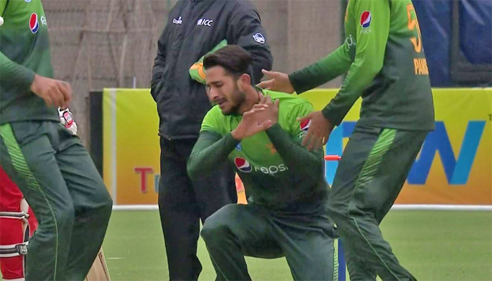فاسٹ بائولر حسن علی کو وکٹ لینے کا جشن منانا مہنگا پڑ گیا