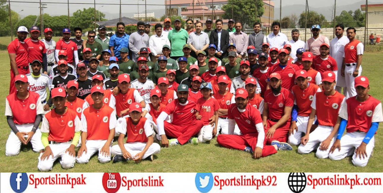 پاکستان گرین اور پاکستان ریڈ کے درمیان نمائشی بیس بال میچ