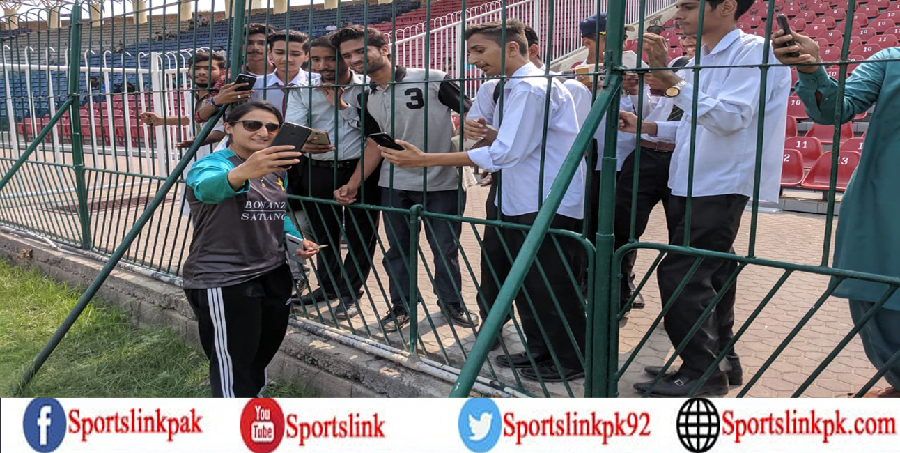 قائد اعظم ٹرافی : روٹھے تماشائیوں کو اسٹیڈیم میں لانے کے لئے  بسمعہ معروف میدان میں آ گئیں