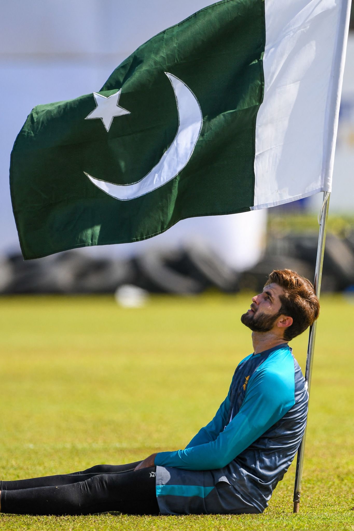 شاہین آفریدی نے بائولنگ کا آغاز کردیا