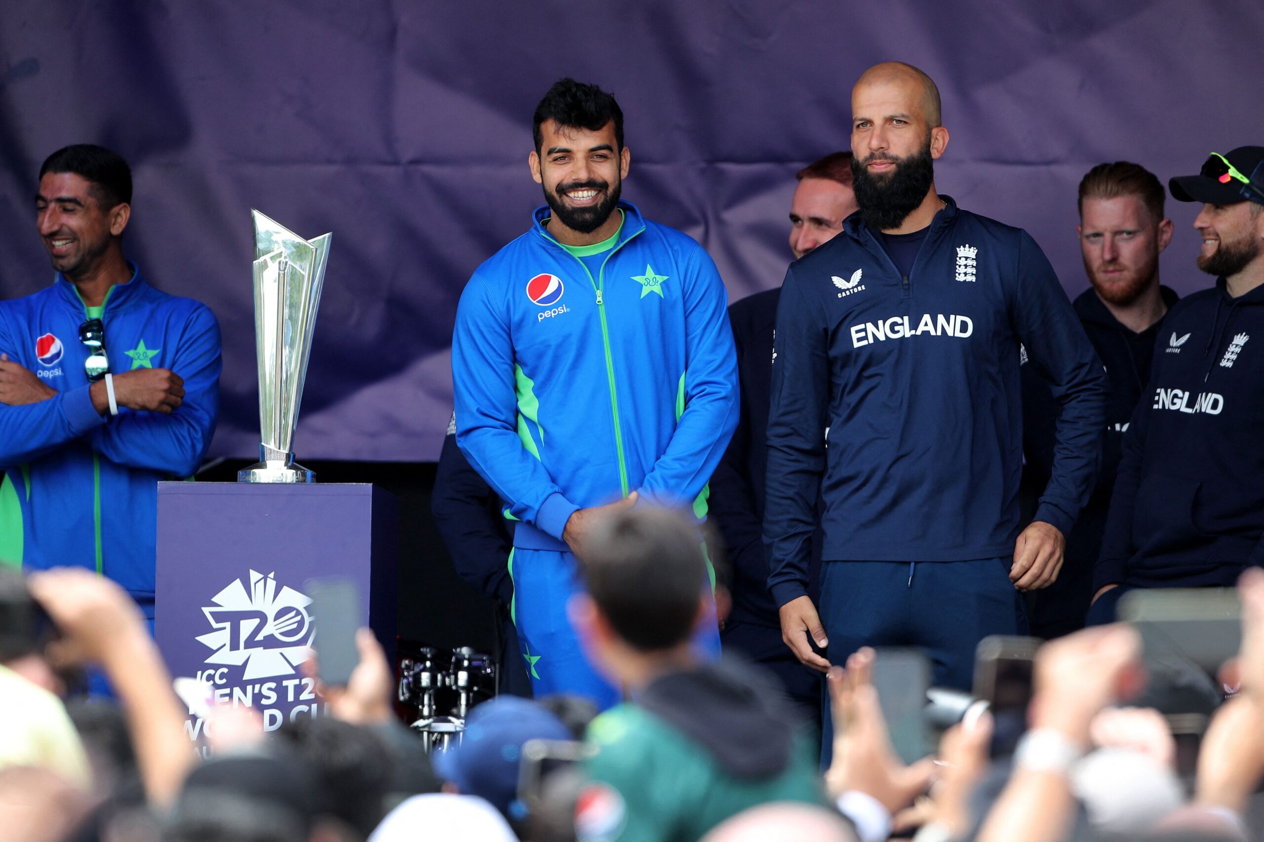 خراب فارم کی وجہ سے بابر دبائو میں تھا، شاداب خان