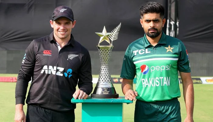 پاکستان اور نیوزی لینڈ کے درمیان ون ڈے سیریز کی ٹرافی رونمائی کردی گئی۔
