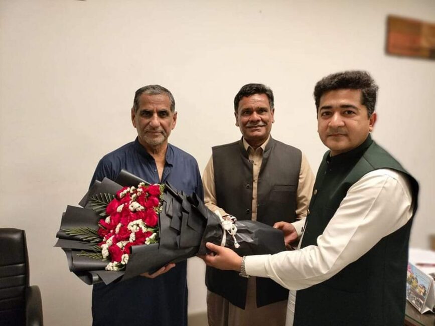 بیس بال کے صدر سید فخر شاہ نے پاکستان اولمپک ایسوسی ایشن کے سیکرٹری خالد محمود سے ملاقات .