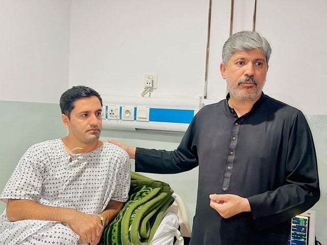 افغانستان کے کرکٹر نجیب زادران پشاور کے نجی ہسپتال میں کامیاب آپریشن .