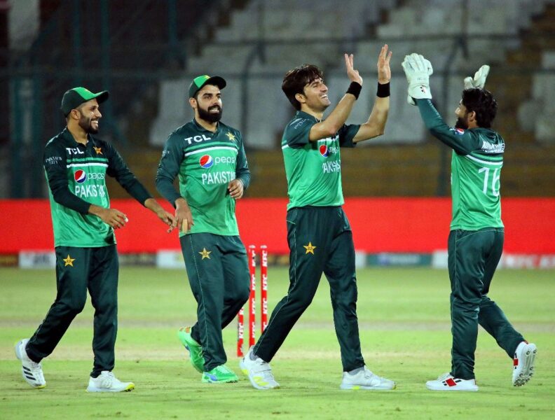 تیسرا ون ڈے،پاکستان نے نیوزی لینڈ کو 26 رنز سےشکست دے کر پانچ میچوں کی سیریز 0-3سےجیت لی
