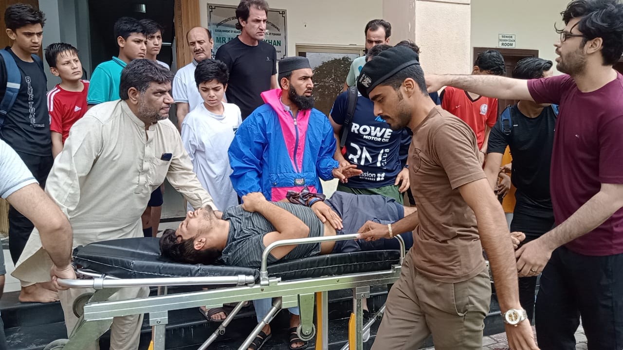 پشاور ; سکواش کے کھلاڑی فواد ہرنامعلوم افراد کا حملہ ' ہاتھ توڑ دیا.
