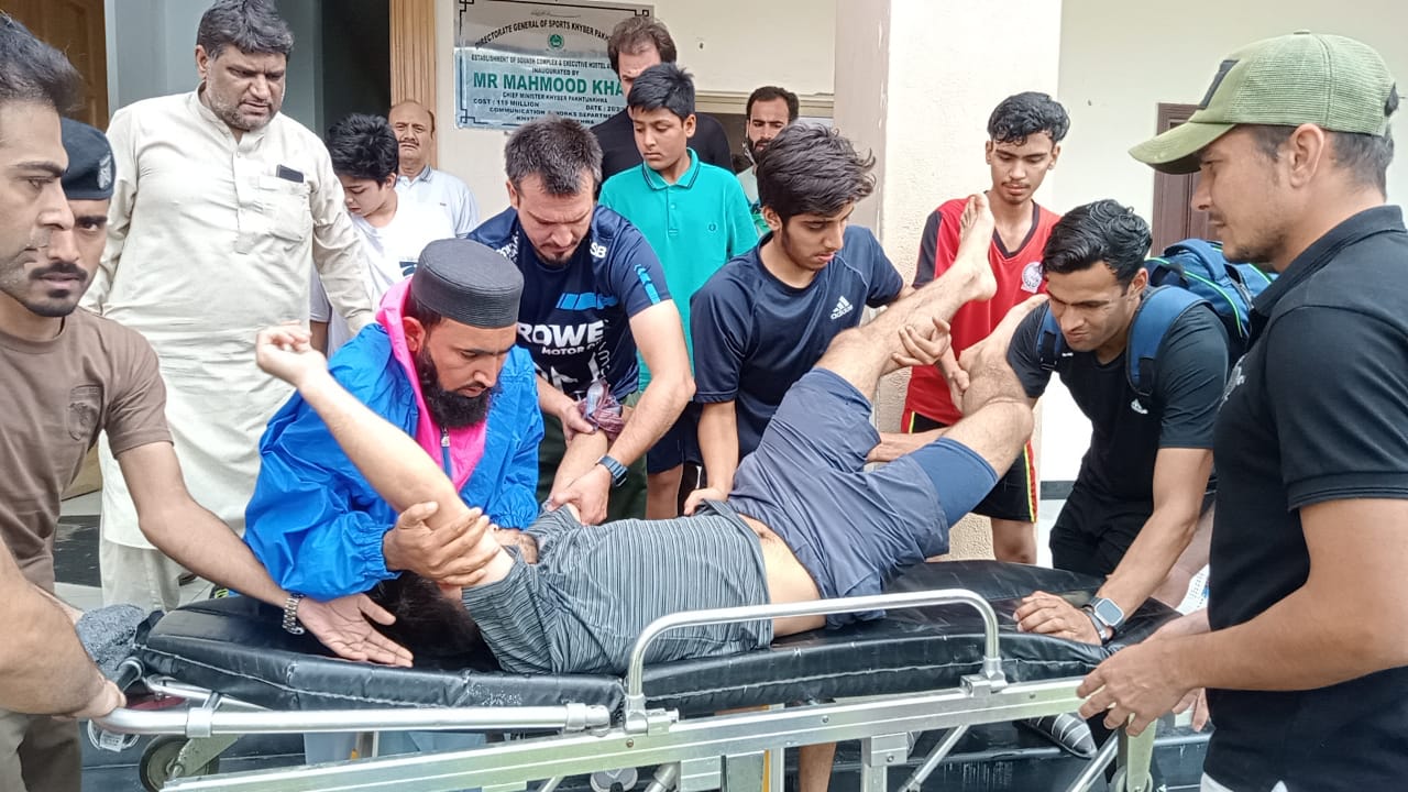 پشاور ... بین الاقوامی سکواش کھلاڑی فواد پر حملہ ; سکواش فیڈریشن خاموش ؟