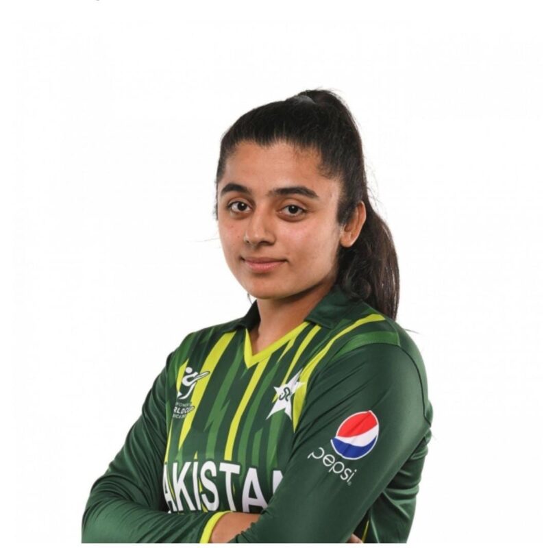 سرگودھا میں ٹیپ بال سے لڑکوں کے ساتھ بھی کھیلا کرتی تھی ; ایمان فاطمہ