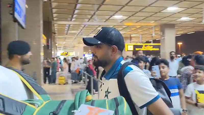 بابراعظم ٹی20 انٹرنیشنل میں سب سے زیادہ رنز اسکور کرنے والے تیسرے بلےباز بن گئے