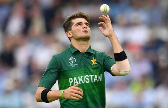 شاہین شاہ آفریدی ; ٹی20 میچ کے پہلے ہی اوور میں 4 وکٹیں حاصل کرنے والے پہلے بولر بن گئے۔