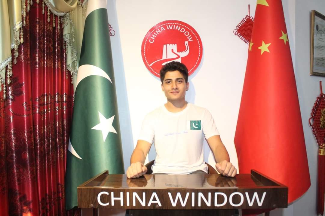 جونیئرعالمی اسکواش چیمپئن حمزہ خان نے امریکہ سے کھیلے کی پیش کش ٹھکرادی.