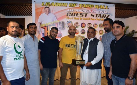 جدہ ; ایچ ایس ایل سیزن تھری کی افتتاحی تقریب ; ٹرافی کی نمائش اور پلیئرز کے اعزاز میں عشائیہ دیا گیا۔