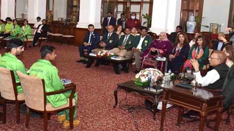 سپیشل اولمپکس میں حصہ لینے والے قومی کھلاڑیوں کی صدر عارف علوی سے ملاقات.