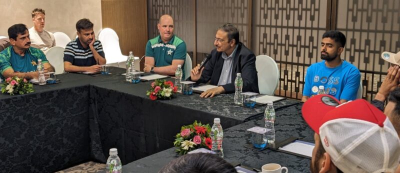 چیئرمین پی سی بی ذکا اشرف کی احمد آباد میں قومی کرکٹ ٹیم سے ملاقات