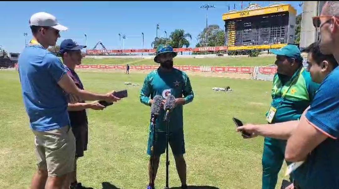 ٹیسٹ سیریز کے چیلنج کے لیے تیار ہیں ; محمد حفیظ -