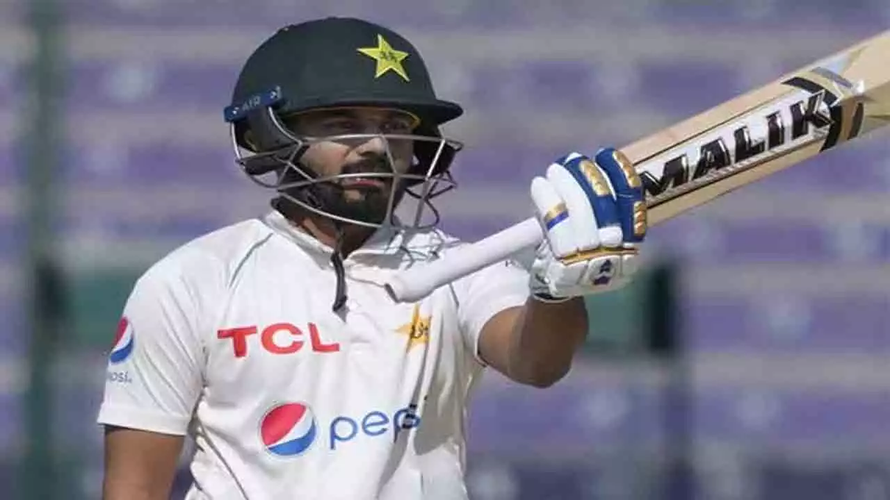 مڈل آرڈر بیٹر سعود شکیل نے ٹیسٹ کرکٹ کا منفرد ریکارڈ بنا دیا۔