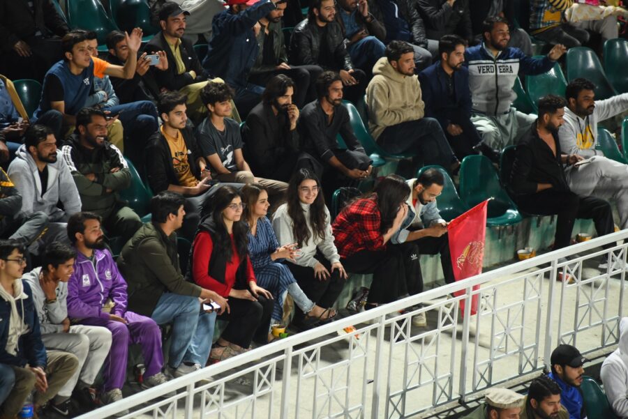 پی ایس ایل 9؛ لاہور قلندرز اور اسلام اباد یونائٹڈ کے میچ کی تصویری جھلکیاں