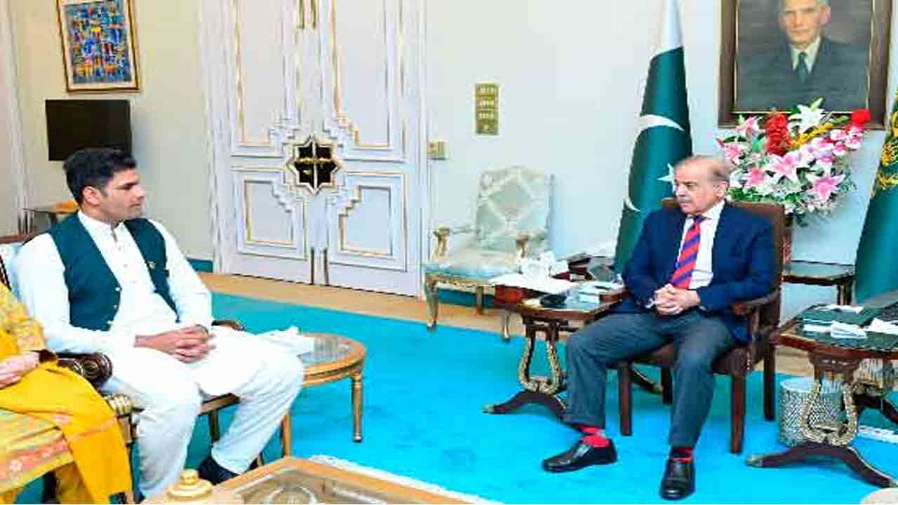 وزیر اعظم شہباز شریف سے جیولن تھرو ایتھلیٹ ارشد ندیم کی ملاقات