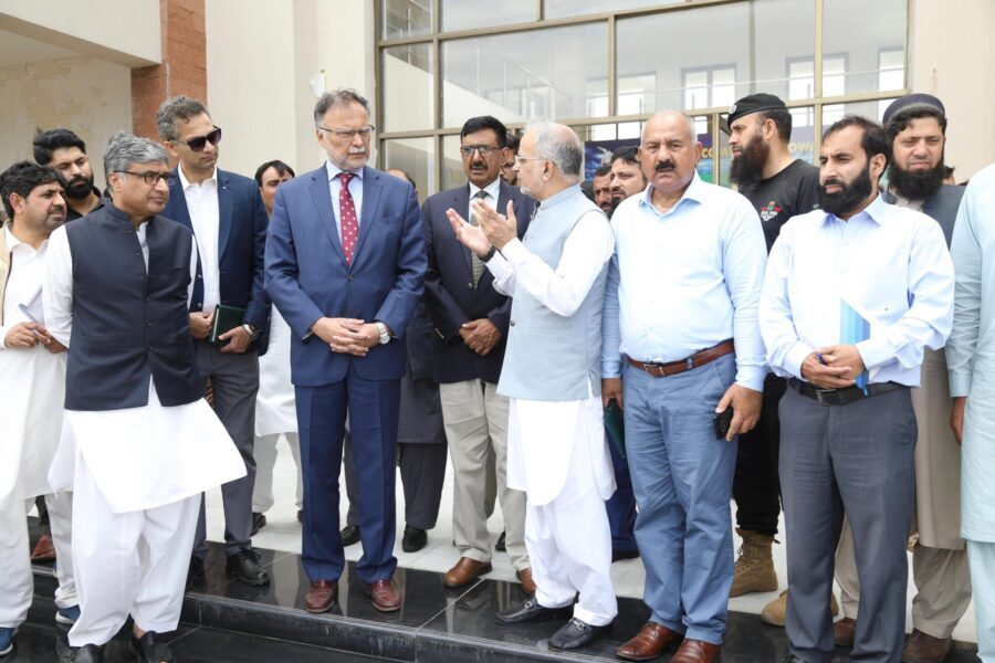 نارووال سپورٹس سٹی کو بین الاقوامی معیار کے مطابق تیار کروانا میرا عزم ہے ؛ احسن اقبال