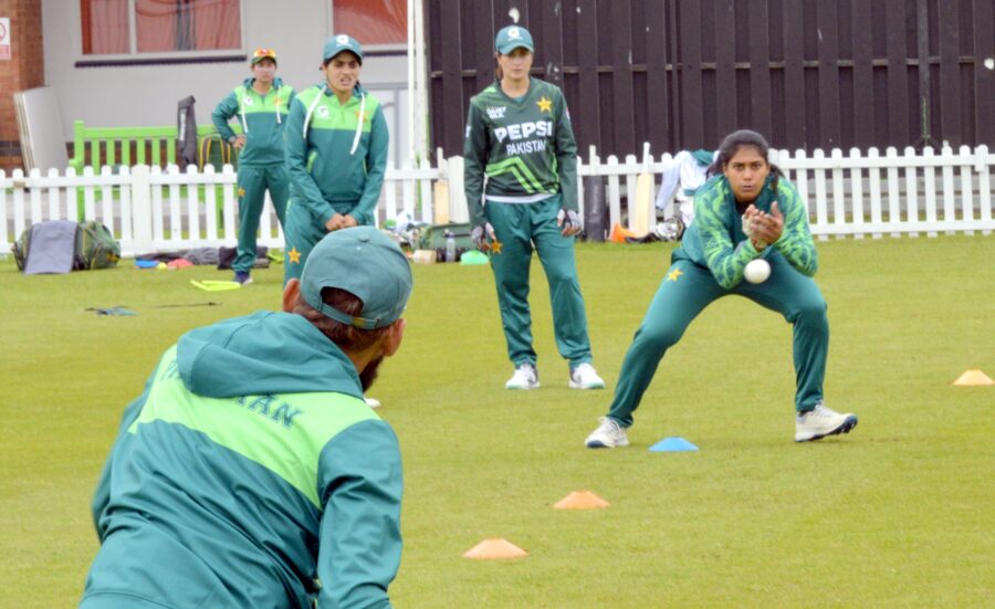پاکستان ویمنز کرکٹ ٹیم کا دورہ انگلینڈ، ویمنز کھلاڑیوں کی تیسرے دن بھی ٹریننگ