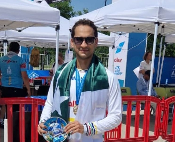 ڈبل گولڈ میڈل جیتنے والے پاکستانی سائیکلسٹ علی الیاس کا شاندار استقبال ہوگا ؛ پی سی ایف