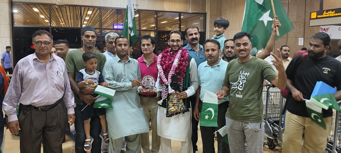 پاکستان کے پہلے سائیکلنگ گولڈ میڈلسٹ علی الیاس کا کراچی میں شاندار استقبال