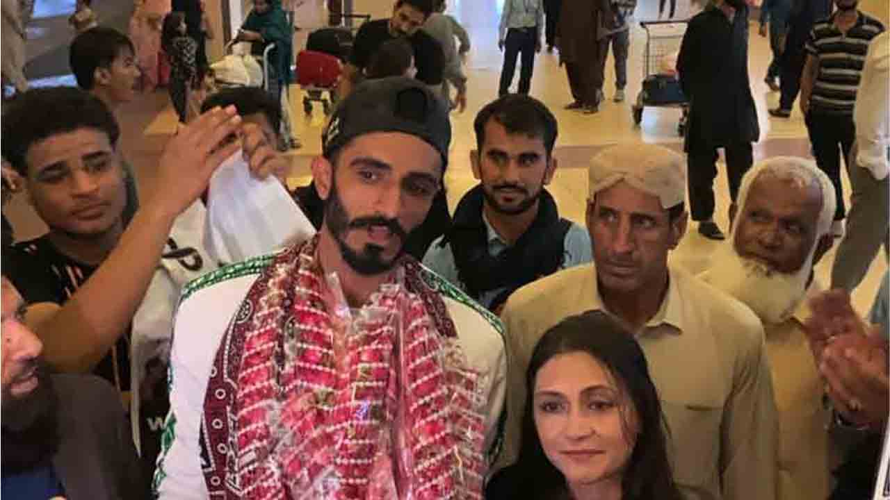 ورلڈ ملٹری گیمز میں گولڈ میڈل جیتنے والے معید بلوچ کا وطن واپسی پرشانداراستقبال