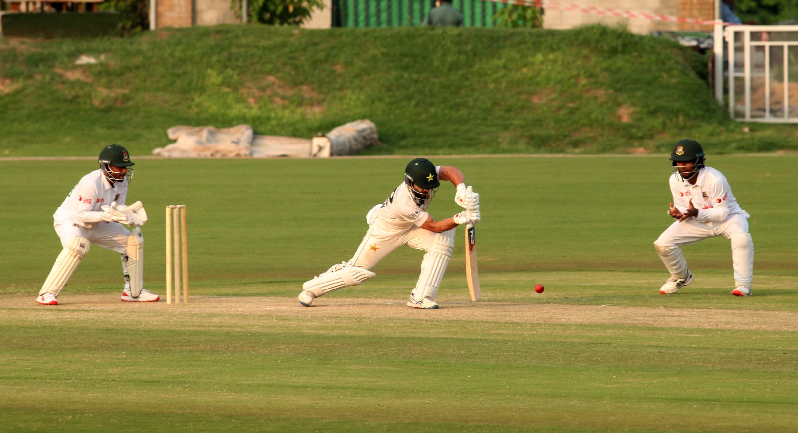 پہلا چار روزہ میچ: پاکستان شاہینز نے پہلی اننگز میں 4 وکٹوں پر 367 رنز بنالیے