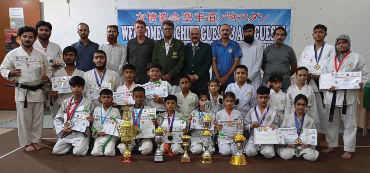شن بوکو ایسوسی ایشن کے تحت شوتوکان کراٹے اکیڈمی کراچی میں کھلاڑیوں کے اعزاز میں تقریب