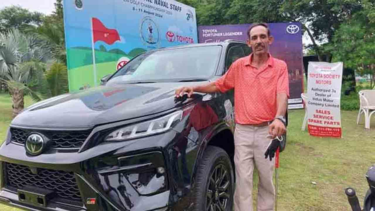 چیف آف نیول سٹاف گالف چیمپئن شپ میں گالفر محمد قاسم نے لگژری گاڑی جیت لی