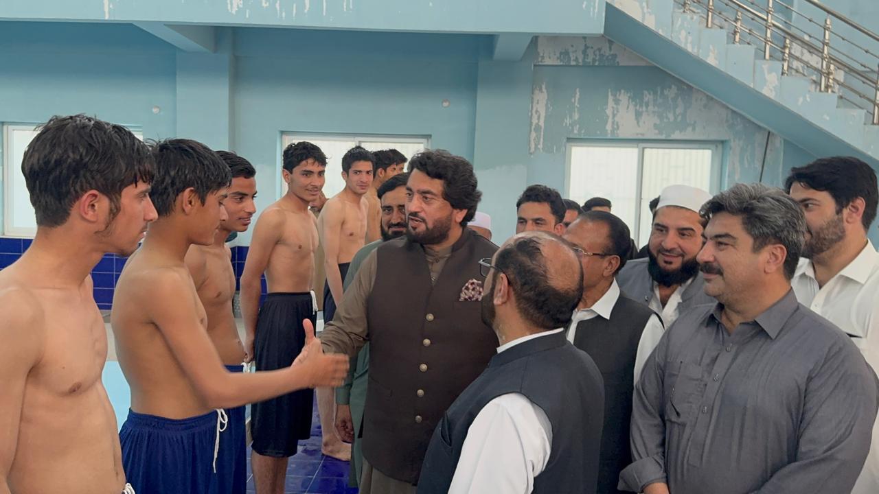 کوہاٹ اسپورٹس کمپلیکس کے سوئمنگ پول سیزن 2025 کا شاندار افتتاح