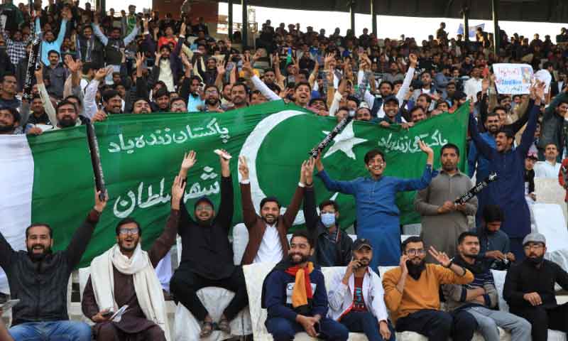پی ایس ایل ٹیموں کے مالکان خالی اسٹیڈیم دیکھ کر اداس، فینز لانے کی اپیل کردی