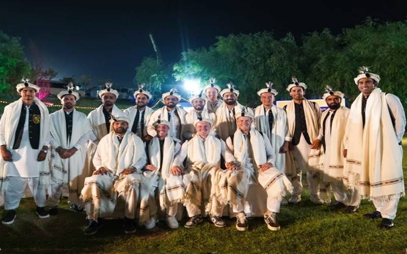 پشاور زلمی کا عشائیہ،غیر ملکی کرکٹرز بھی ثقافتی رنگ میں ڈھل گئے