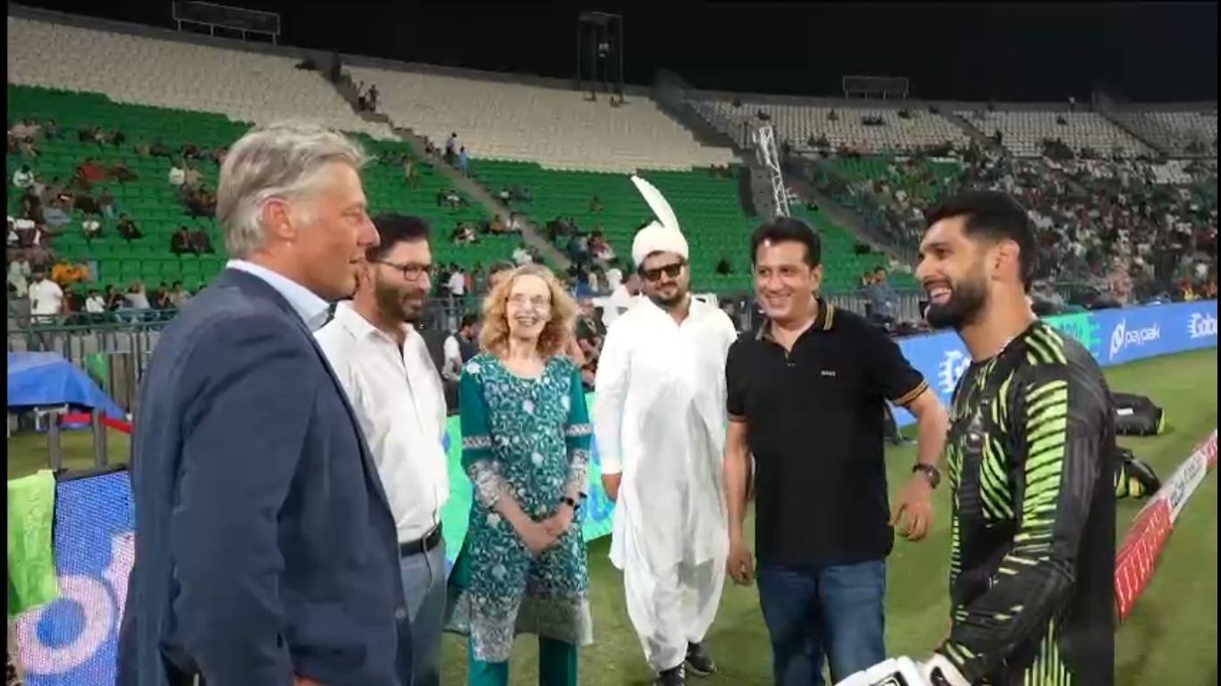 لاہور قلندرز نے کوئٹہ گلیڈی ایٹرز کے خلاف پی ایس ایل میچ قومی کھیل ہاکی کے نام کردیا