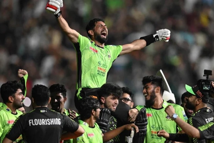 برمنگھم میں ڈنر، دبئی میں ناشتہ، ابوظبی میں لنچ، اور لاہور میں وننگ شاٹ