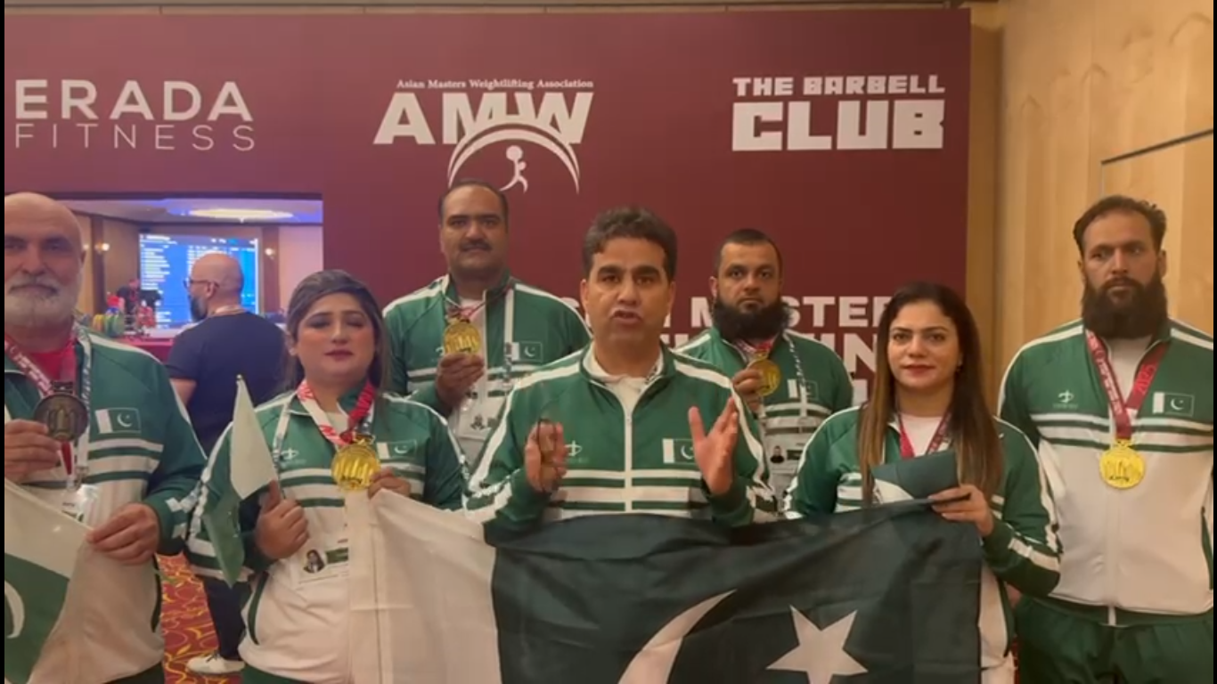 پاکستانی ویٹ لفٹرز نے اپنی کامیابی پاک فوج کے شہداء کے نام کردی