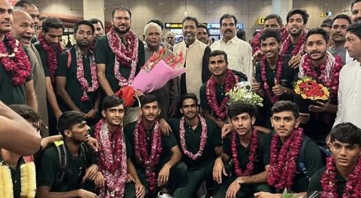 پاکستان انڈر-18 ہاکی ٹیم کا وطن واپس پہنچںے پر شاندار استقبال