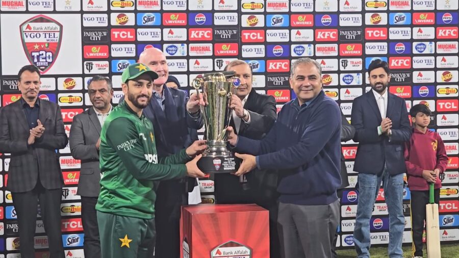 قذافی اسٹیڈیم میں سبز ہلالی پرچم بلند، پاکستان کا آسٹریلیا کے خلاف تاریخی کلین سوئپ