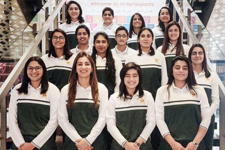 پاکستان ویمن کرکٹ ٹیم فاطمہ ثنا کی قیادت میں دورہ جنوبی افریقا کے لیے روانہ