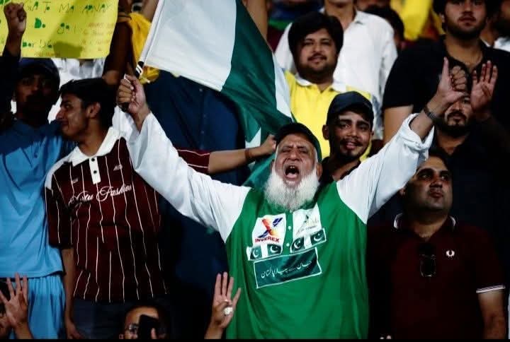 پاکستان کے مشہور "چاچا کرکٹ" نے ریٹائرمنٹ کا اعلان کر دیا.